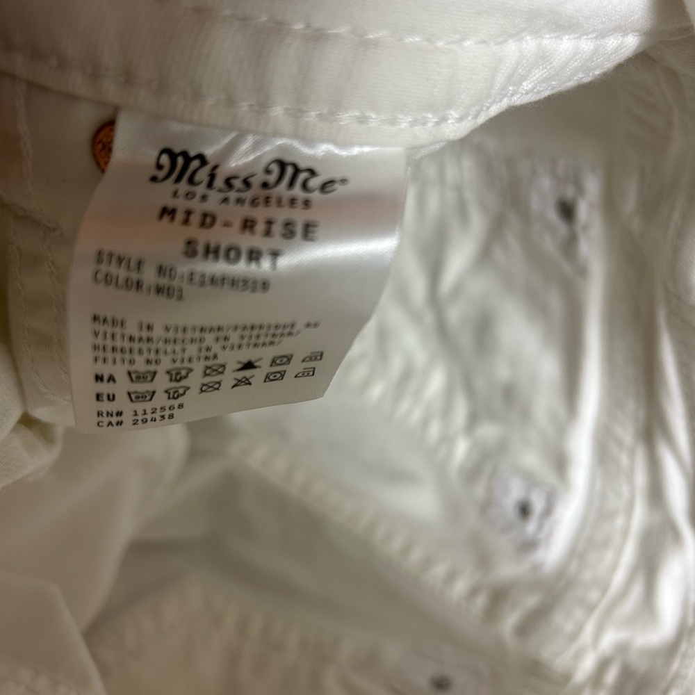 Miss Me Women's White Denim Shorts size 29 - Picture 4 of 5